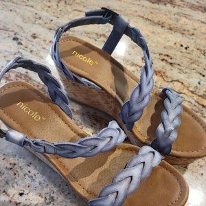 Ladies sandels by Nicole size 6.5